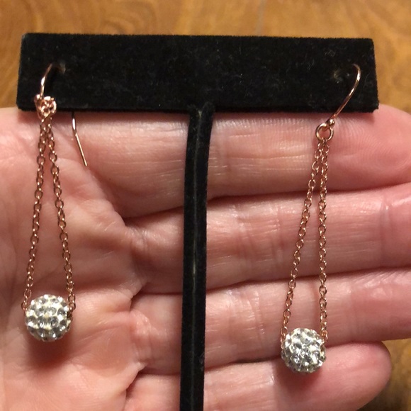 Beautiful Swarovski Crystal Faux Gold Dangle Earrings - Picture 2 of 12